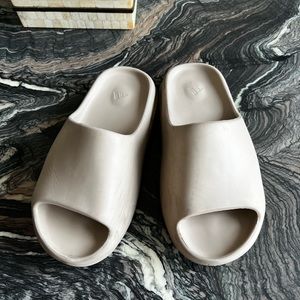 Yeezy rubber slippers